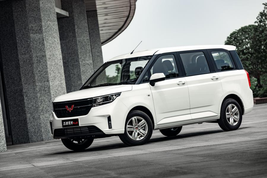  WuLing Hongguang Plus 2019 года  (фото 3 из 49)